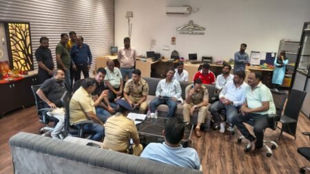 जांजगीर-चांपा में आगामी नवरात्रि पर्व की तैयारियों को लेकर पुलिस और प्रशासन ने कसी कमर WhatsApp Image 2026 08 08 at 17.12.11