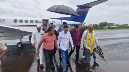 छिंदवाड़ा :विमान का इंजन हुआ फेल,टला बड़ा हादसा!पूर्व सांसद नकुलनाथ और प्रदेश प्रभारी हरीश चौधरी थे विमान में सवार WhatsApp Image 2026 08 11 at 16.04.28