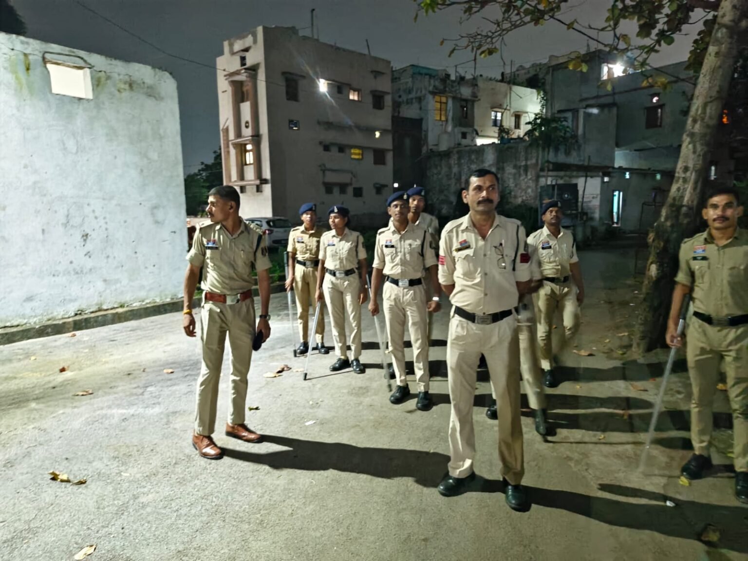 स्वतंत्रता दिवस से पहले रायपुर के नॉर्थ जोन में पुलिस का बड़ा अभियान: असामाजिक तत्वों और अपराधियों पर कसा शिकंजा, वारंटी व कबाड़ी गिरफ्तार WhatsApp Image 2026 08 12 at 09.42.36 1