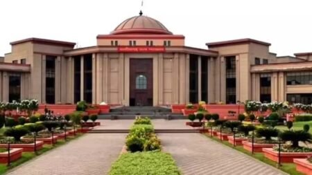 वरिष्ठता के आधार पर उच्च पद का प्रभार पाने का अधिकार नहीं : हाई कोर्ट ने याचिका खारिज WhatsApp Image 2026 08 12 at 17.39.43