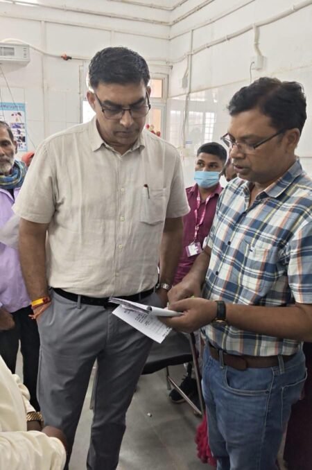 जैतहरी अस्पताल में कलेक्टर का औचक निरीक्षण! 72 मरीज मिले, स्वास्थ्य सेवाओं को लेकर दिए सख्त निर्देश WhatsApp Image 2026 08 12 at 17.44.54