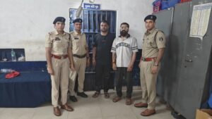 नकली सिगरेट के बड़े कारोबार का भांडाफोड़: दुर्ग में 2.07 लाख की 18 हजार नकली ‘गोल्ड फ्लेक’ जब्त, दो गिरफ्तार WhatsApp Image 2026 08 12 at 18.21.45