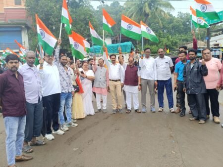 कार्यालय नगर पालिका परिषद द्वारा निकाली गई तिरंगा यात्रा WhatsApp Image 2026 08 13 at 18.26.50
