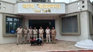 थाना माधवनगर पुलिस का खुलासा, चंद घंटों में लूट के 02 आरोपी माल सहित गिरफ्तार WhatsApp Image 2026 08 15 at 8.51.41 PM 1