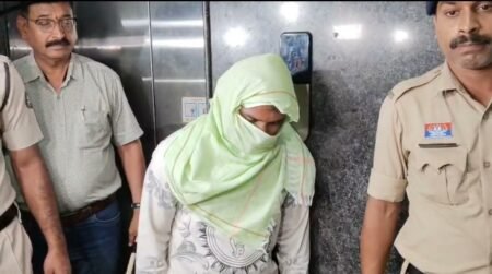 मुजगहन में दुष्कर्म के बाद महिला की हत्या करने वाला सिरफिरा गिरफ्तार, सायकल से पीछा कर बनाता था निशाना WhatsApp Image 2026 08 17 at 7.54.05 PM