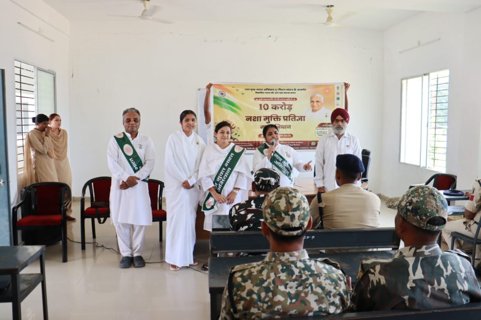 पुलिस लाइन में रक्षाबंधन की भावपूर्ण पहल, जवानों ने लिया नशामुक्ति का संकल्प WhatsApp Image 2026 08 26 at 13.32.03