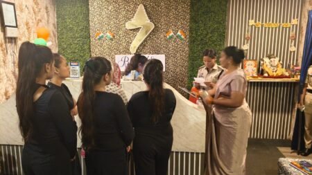 रायपुर में 30 स्पा सेंटरों पर एक साथ पुलिस की जांच, 2 जगह मिली आपत्तिजनक वस्तुएं WhatsApp Image 2026 08 30 at 10.01.11