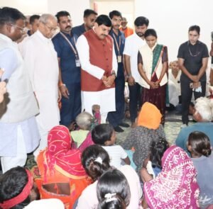 मुख्यमंत्री आज सुबह चित्रकूट (सतना) के बाढ़ प्रभावित इलाकों का दौरा करके ओरछा गए और पूरे दिन वहीं से कंट्रोल कर रहे हैं WhatsApp Image 2026 08 31 at 07.52.07
