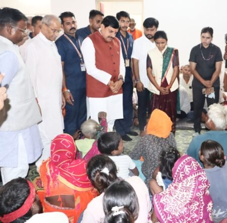 मुख्यमंत्री आज सुबह चित्रकूट (सतना) के बाढ़ प्रभावित इलाकों का दौरा करके ओरछा गए और पूरे दिन वहीं से कंट्रोल कर रहे हैं WhatsApp Image 2026 08 31 at 07.52.07