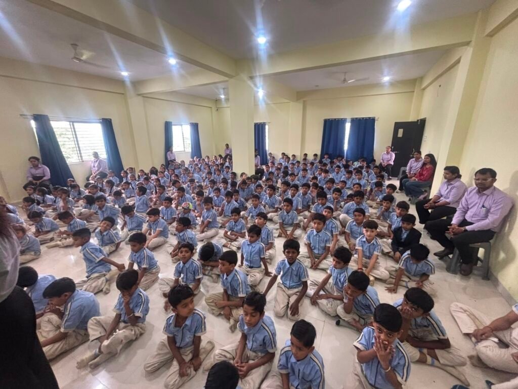 बच्चों को सिखाए सड़क सुरक्षा के पाठ, ट्रैफिक पुलिस का जागरूकता अभियान लगातार जारी 2 b1692b1a 26e5 4192 a9c0 1f6c35807bc0