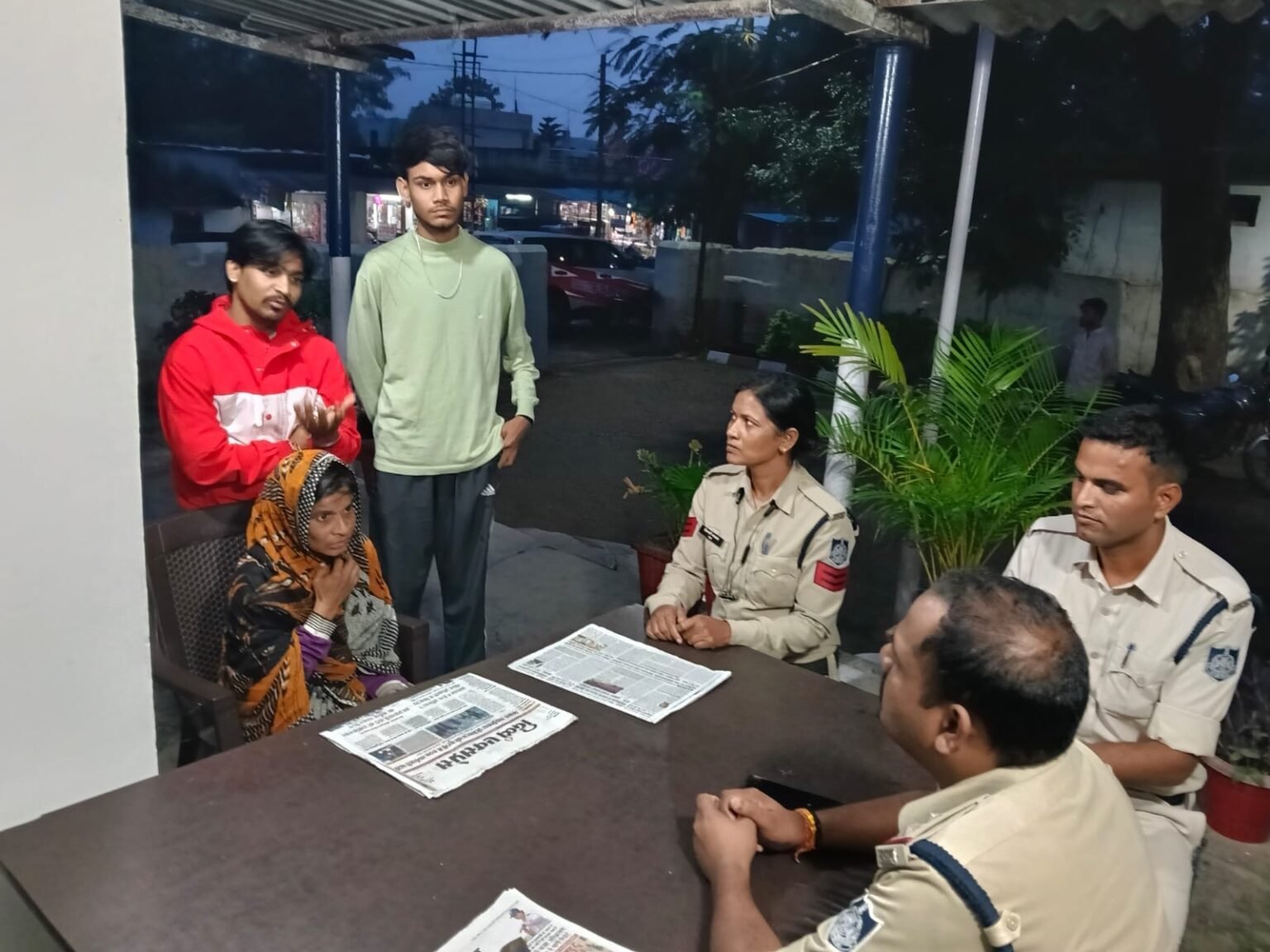 डायल-112 अंबाडा पुलिस की तत्परता से भटकी महिला सुरक्षित पहुंची परिजनों के पास b9f4f9a4 4f8f 4a5f 99be d0545e4091b0