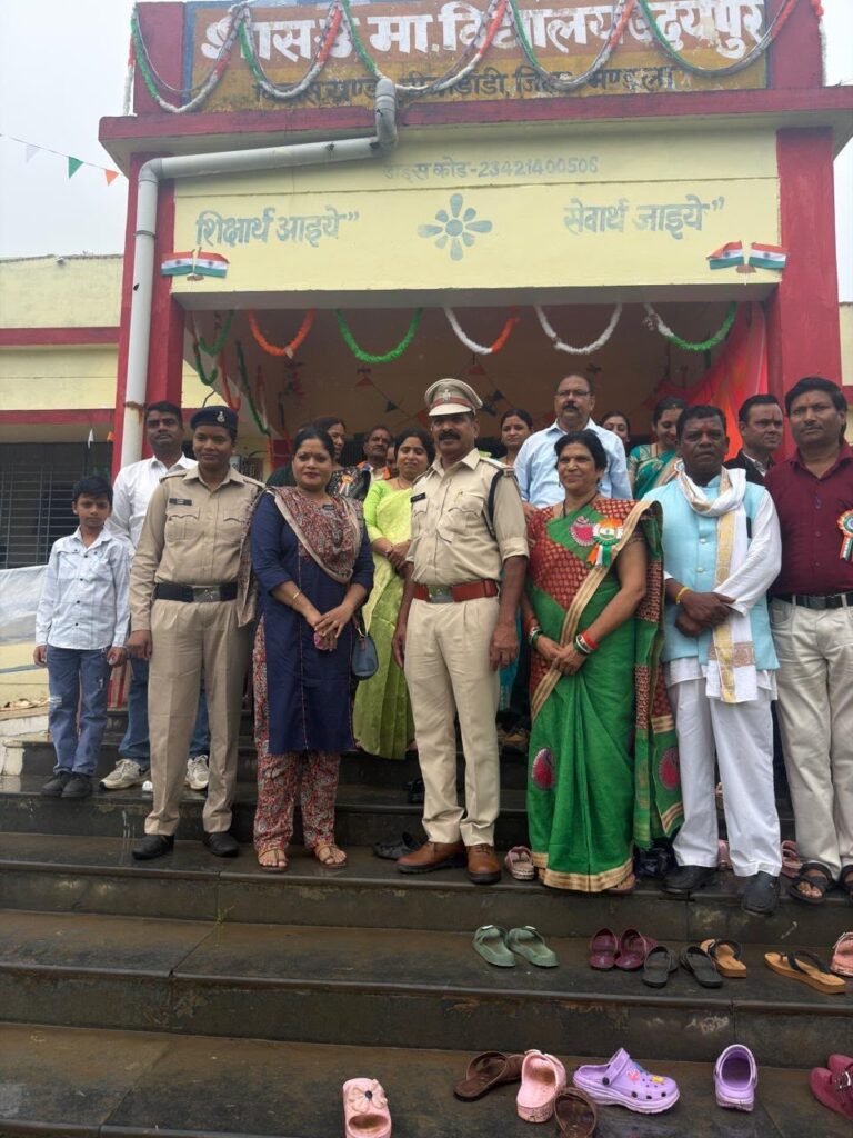 संभागीय परिवहन उड़नदस्ता, जबलपुर द्वारा स्वतंत्रता दिवस के अवसर पर मंडला जिले के उदयपुर कस्बे के विद्यालयों में विद्यार्थियों को शैक्षणिक सामग्री का वितरण सरपंच – उपसरपंच साहित जनप्रतिनिधि और गणमान्य जन उपस्थित रहे । bc050fc4 26d0 419e 9513 780c6619864a