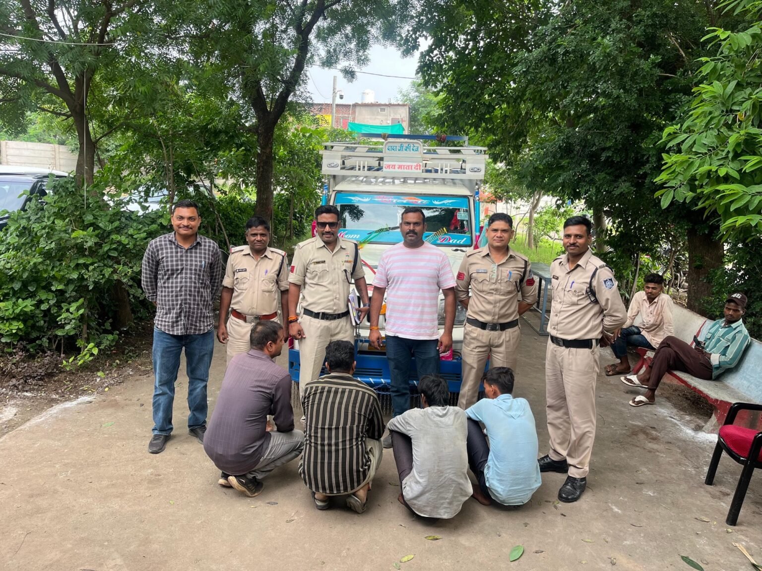 रतलाम (पुलिसवाला न्यूज़): थाना रावटी पुलिस ने बीआईडीएस प्रोजेक्ट प्राइवेट लिमिटेड (BIDS Project Pvt. Ltd.) के बिजली के तार चोरी करने वाली गिरोह का पर्दाफाश करते हुए 4 आरोपियों को गिरफ्तार किया है और उनके कब्जे से ₹10 लाख का मशरूका (सामान) जप्त किया है। c27b53ee 12d8 4fac 85b6 012ddd7125ba
