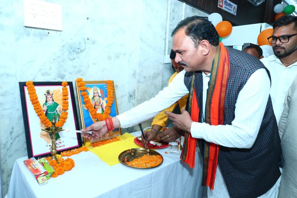 चिरमिरी जिला चिकित्सालय में अटल आरोग्य लैब और डेंटल यूनिट शुरू, अब 136 प्रकार की जांचों की मिलेगी सुविधा 3 ce8d5361 1aac 427b b6d3 46b0dbf4e166