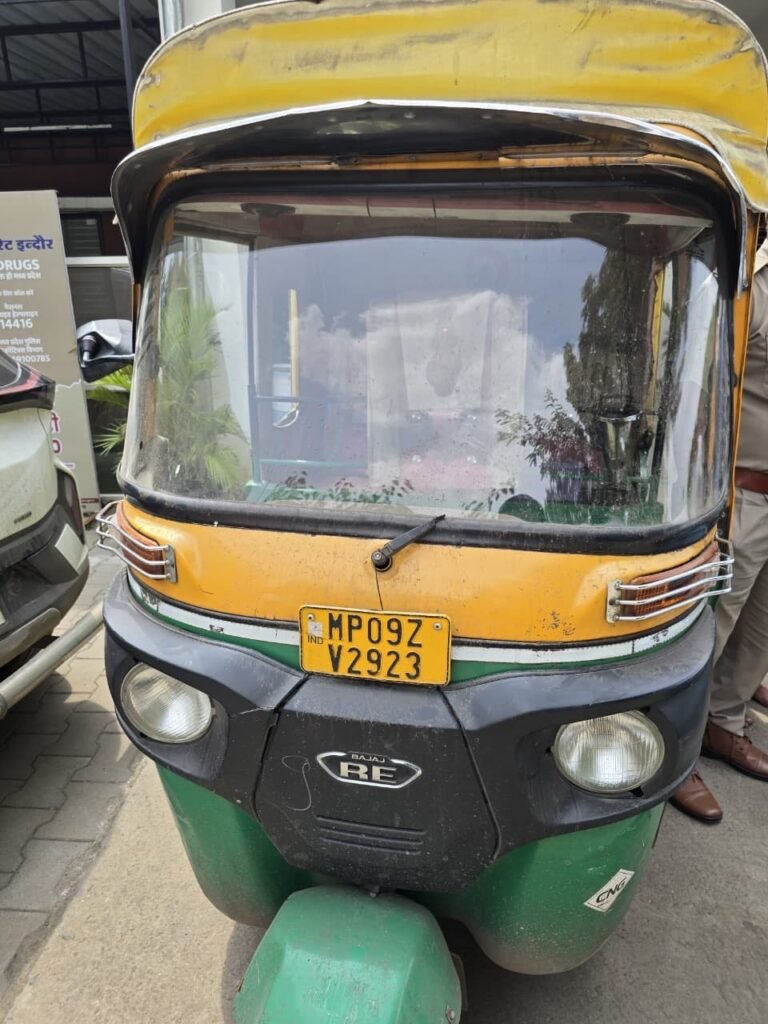 मोबाइल लुटेरी गैंग का पर्दाफाश, 12 घंटे में 4 बदमाश गिरफ्तार 2 cf39abe8 9123 4292 b251 ea03b800627c