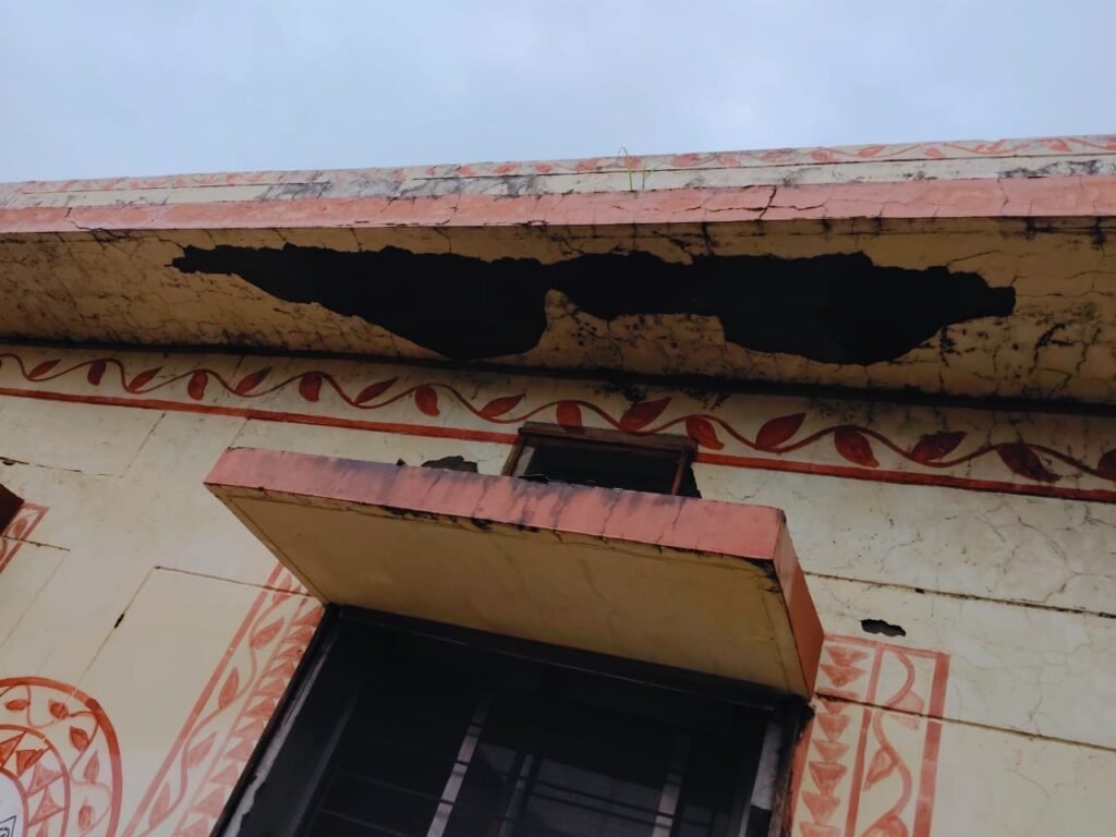 सिस्टम हुआ वेंटीलेटर पर: अँधेरे और बारिश के बीच जच्चा बच्चा नें झेली नरकीय,डिलीवरी 1 d8484381 b49c 4d22 b04a 387dbf1b5544