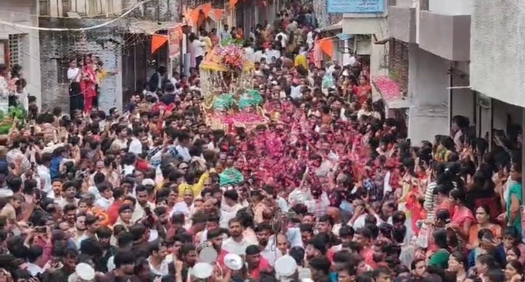 खरगोन में भक्ति का अद्भुत जनसैलाब — 3 लाख से अधिक श्रद्धालुओं ने किया शिवडोले में सहभाग img 1736