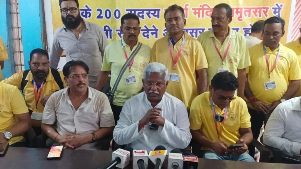 सर्वधर्म समभाव की मिसाल: स्वर्ण मंदिर में सेवा के लिए रवाना हुआ 200 सदस्यीय दल 1 01da9bea e998 4f3a 868c 084a7888b704
