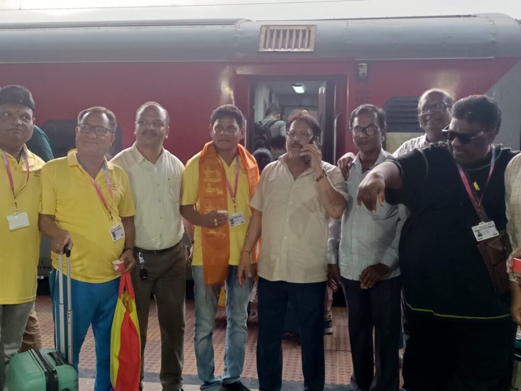 सर्वधर्म समभाव की मिसाल: स्वर्ण मंदिर में सेवा के लिए रवाना हुआ 200 सदस्यीय दल 4 1202f08d 9850 4104 ab12 ebc7e1c23aac