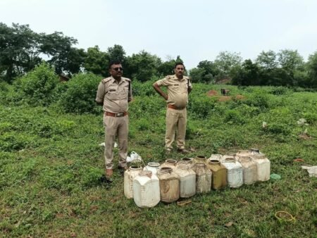 कच्ची शराब के ठिकानों पर पहुंची विजयराघवगढ़ पुलिस 19363e9c cfb0 4aad bd2d 0b908d089d38