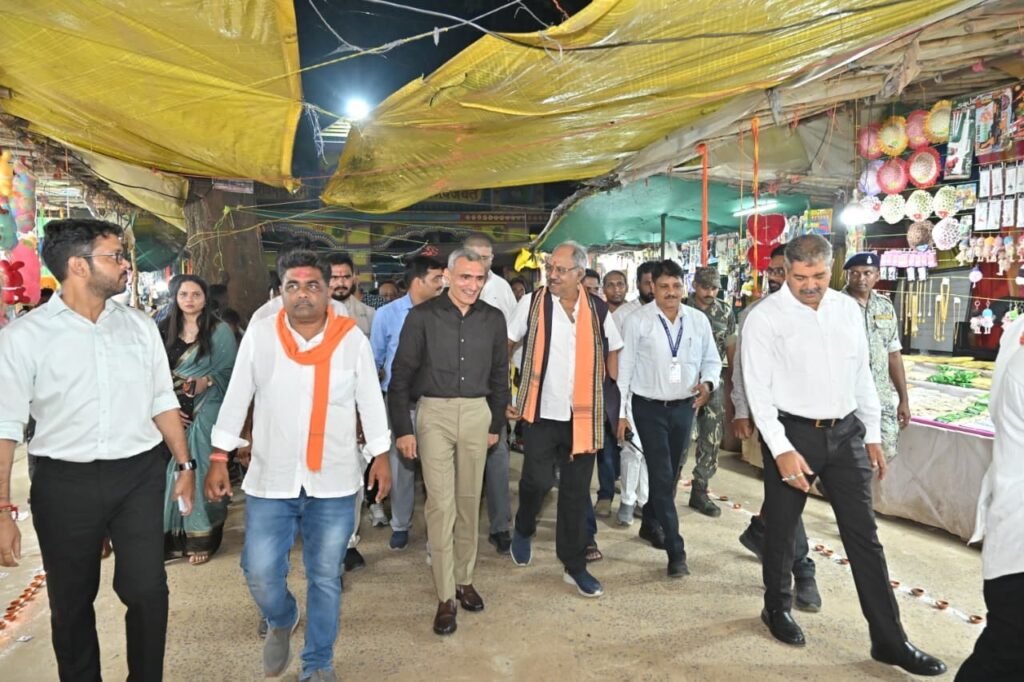 25 हजार दीपों से जगमगाया भूतेश्वरनाथ धाम, ‘आशीर्वाद का दीया’ में उमड़ी जनभागीदारी 4 1e8b21c0 7ff3 4d33 9492 b741776c1156