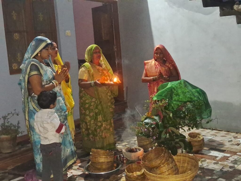संतान की सलामती के लिए माताओं ने रखा हरछठ व्रत, शहपुरा में गूंजे मंगल कामना के स्वर 2 1fce8709 d5c7 4988 98d1 f18f374de194