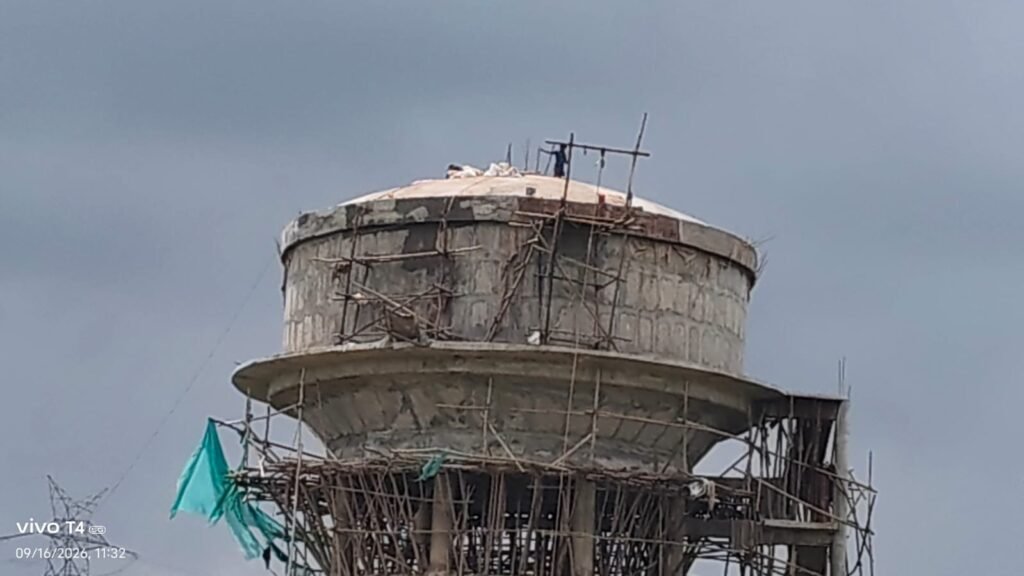 पानी की टंकी में दरारों पर ‘मरहम’! निर्माण की गुणवत्ता पर उठे सवाल 1 5a7dea65 af41 4fb5 a4c1 4b03edd737d6