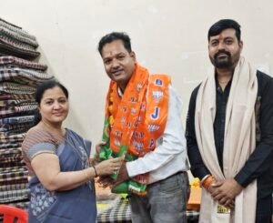 भाजपा नवनियुक्त नगर अध्यक्ष अध्यक्ष प्रदीप उपाध्याय द्वारा जारी आदेश के अनुसार सैलाना नगर मंडल अध्यक्ष पद पर जितेंद्र भरावा ‘जीतू’ की नियुक्ति होने पर भाजपा कार्यकर्ताओं एवं पदाधिकारियों ने उनका पुष्पमाला, शाल एवं श्र भेंट कर स्वागत-सम्मान किया। 66c33a7f 2b29 43bd a422 d3ab4acbc076