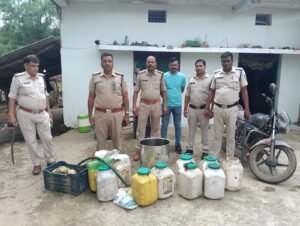 निवार पुलिस की ताबड़तोड़ कार्यवाहियो से मचा हड़कम्प अवैध शराब विक्रय एवं निर्माण के विरुद्ध निवार पुलिस की बड़ी कार्रवाई निवार पुलिस ने भारी मात्रा में महुआ लाहन नष्ट किया एवं अवैध शराब 15 लीटर जब् 69d32d99 ecc1 4c00 8fef 1d3d8ca00c32