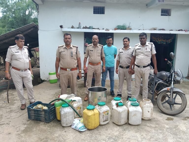 निवार पुलिस की ताबड़तोड़ कार्यवाहियो से मचा हड़कम्प अवैध शराब विक्रय एवं निर्माण के विरुद्ध निवार पुलिस की बड़ी कार्रवाई निवार पुलिस ने भारी मात्रा में महुआ लाहन नष्ट किया एवं अवैध शराब 15 लीटर जब् 69d32d99 ecc1 4c00 8fef 1d3d8ca00c32