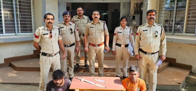 कुठला पुलिस की सख्ती तलवार और चाकू लेकर घूम रहेदो युवक दबोचे 7a8fca49 8049 4920 8698 ad9395e28627