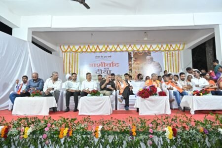 25 हजार दीपों से जगमगाया भूतेश्वरनाथ धाम, ‘आशीर्वाद का दीया’ में उमड़ी जनभागीदारी 7e6bc11d e51b 4579 a39a 1d79d847f7fa