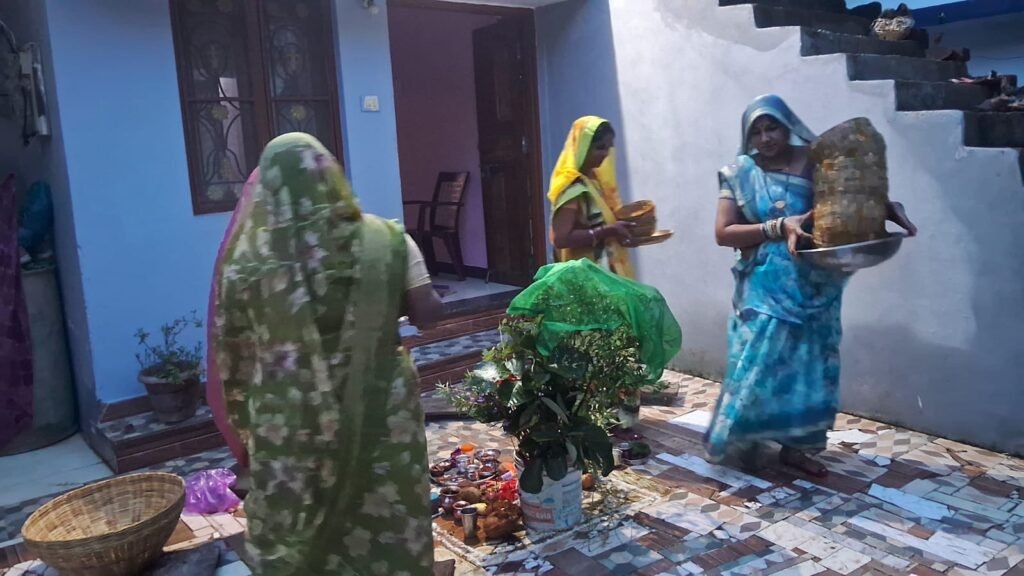 संतान की सलामती के लिए माताओं ने रखा हरछठ व्रत, शहपुरा में गूंजे मंगल कामना के स्वर 1 84f98eb1 5ba9 477f 8f41 c643369009f7 1