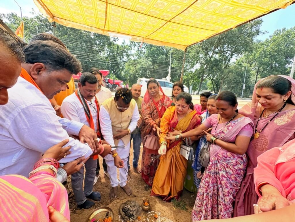 विधायक रोहित साहू ने तीन सामुदायिक भवनों का किया भूमिपूजन, 30 लाख रुपए होंगे खर्च 2 859a214f 2787 4d4b 9206 4ba99553ade4