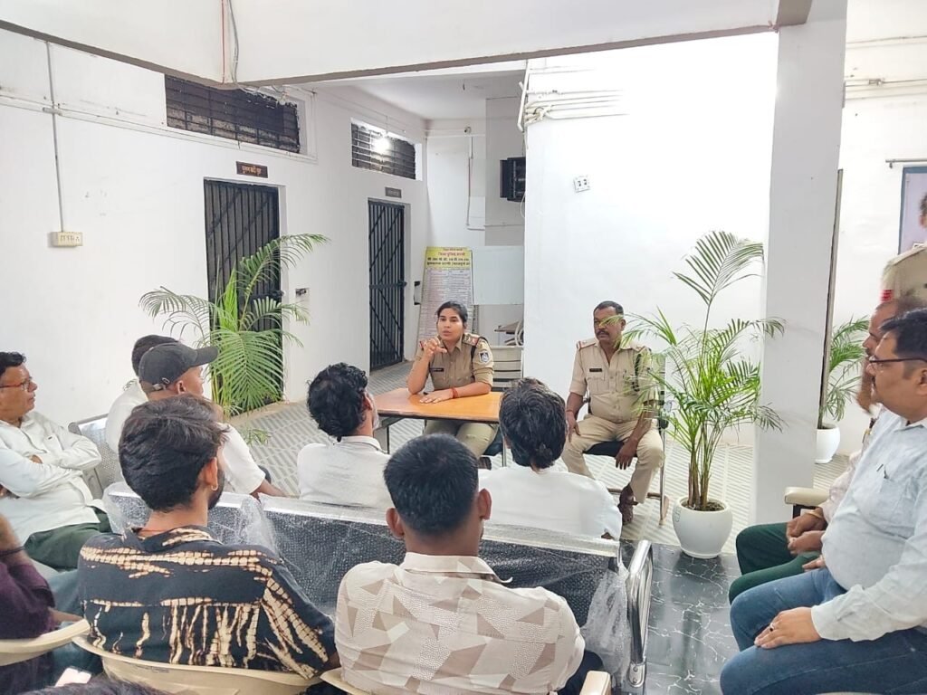 ढीमरखेड़ा में गणेश उत्सव को लेकर शांति समिति की बैठक संपन्न, हुड़दंगियों पर रहेगी पुलिस की पैनी नजर, डीजे-साउंड धीमा रखने के निर्देश 94330967 3a5e 4de8 b69b db57bbbbf2c1