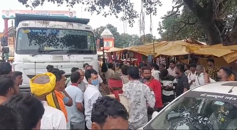 बिजली गुल, नेटवर्क गायब… आखिर सड़क पर फूटा ग्रामीणों का गुस्सा 2 95f34576 c944 4229 94cb 07a20c3dd9d3