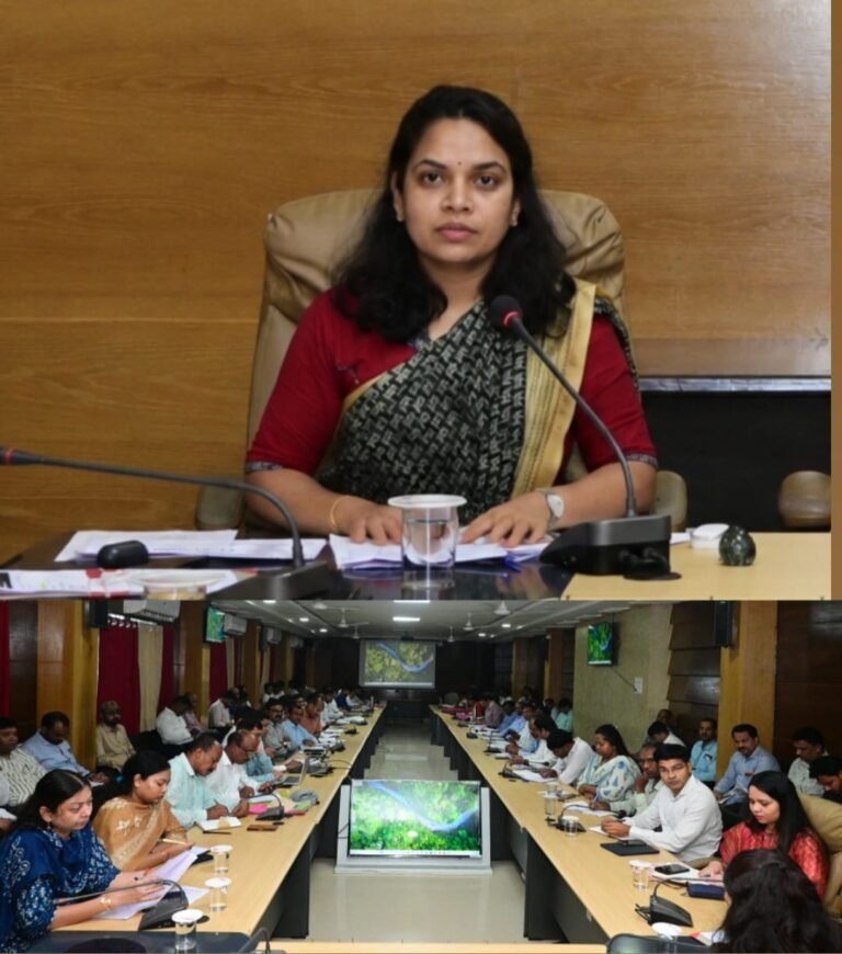 जनदर्शन में अपर कलेक्टर ऋषा ठाकुर ने सुनीं जनसमस्याएं, त्वरित निराकरण के दिए निर्देश WhatsApp Image 2026 09 01 at 16.44.17