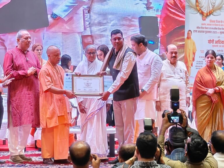मुख्यमंत्री योगी आदित्यनाथ ने अश्वनी कुमार जैन को गोरखपुर में राज्य अध्यापक पुरस्कार से किया सम्मानित WhatsApp Image 2026 09 05 at 16.48.57 2