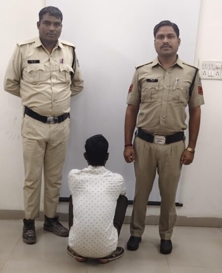 ग्राम सचिव से गाली-गलौज करने वाला आरोपी गिरफ्तार, न्यायालय ने भेजा जेल WhatsApp Image 2026 09 05 at 20.48.00 1