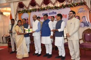 शिक्षक दिवस पर गरियाबंद का गौरव बढ़ा, ओमेश्वरी साहू राज्य स्तरीय शिक्षक सम्मान से सम्मानित WhatsApp Image 2026 09 06 at 11.29.51