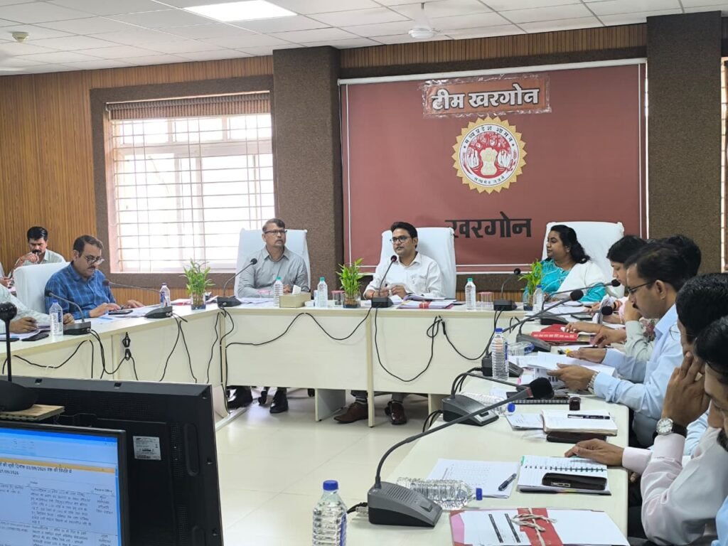 समय सीमा बैठक में कलेक्टर ने लंबित प्रकरणों के निराकरण में तेजी लाने के दिए निर्देश WhatsApp Image 2026 09 07 at 17.22.55 3
