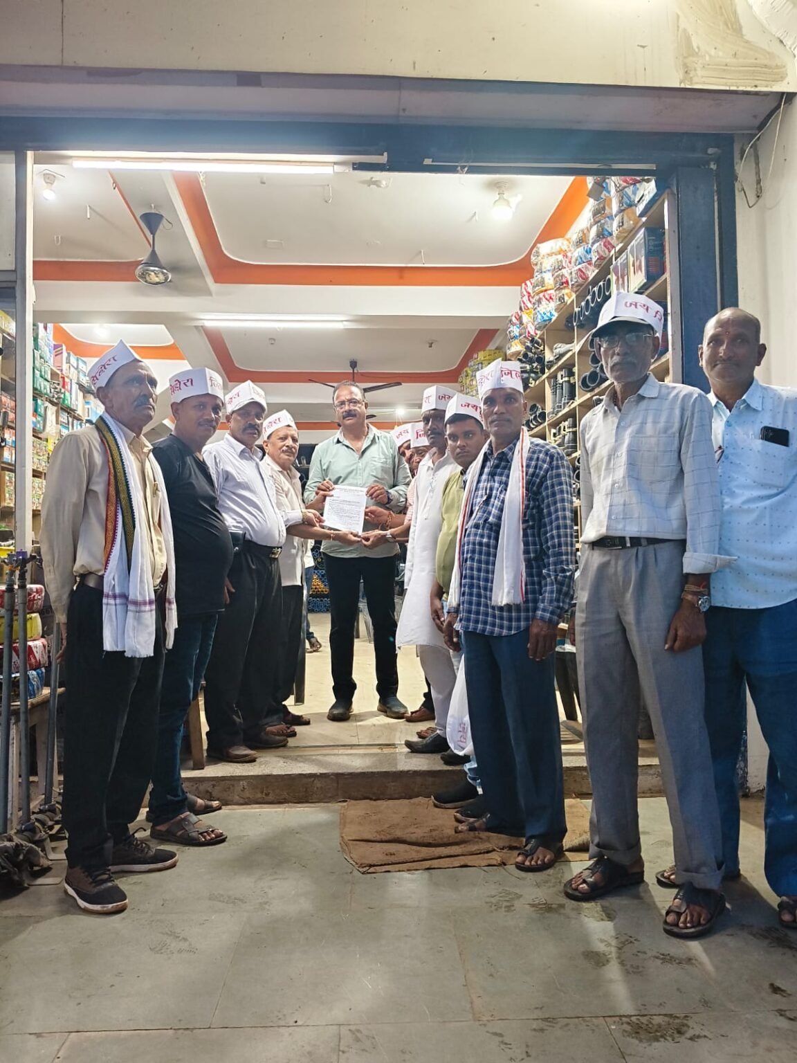 वादों की याद दिलाने भाजपा नेताओं के दरवाजे पहुंच रही लक्ष्य जिला सिहोरा समिति WhatsApp Image 2026 09 09 at 08.25.18 1