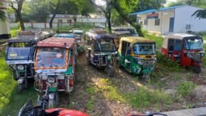 फिरोजाबाद में ट्रैफिक पुलिस का विशेष अभियान,12 ई-रिक्शा सीज 28 ऑटो का चालान, WhatsApp Image 2026 09 10 at 06.35.31