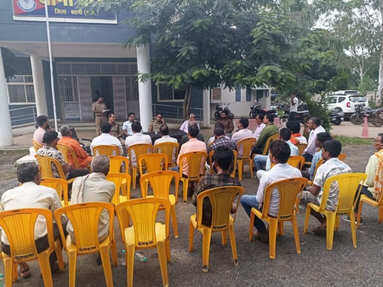 आगामी त्यौहारों एवं गणेश उत्सव को शांतिपूर्ण, सौहार्दपूर्ण एवं सुरक्षित वातावरण में संपन्न कराने के उद्देश्य से थाना बरही परिसर में शांति समिति की बैठक आयोजित की गई। WhatsApp Image 2026 09 11 at 20.30.53