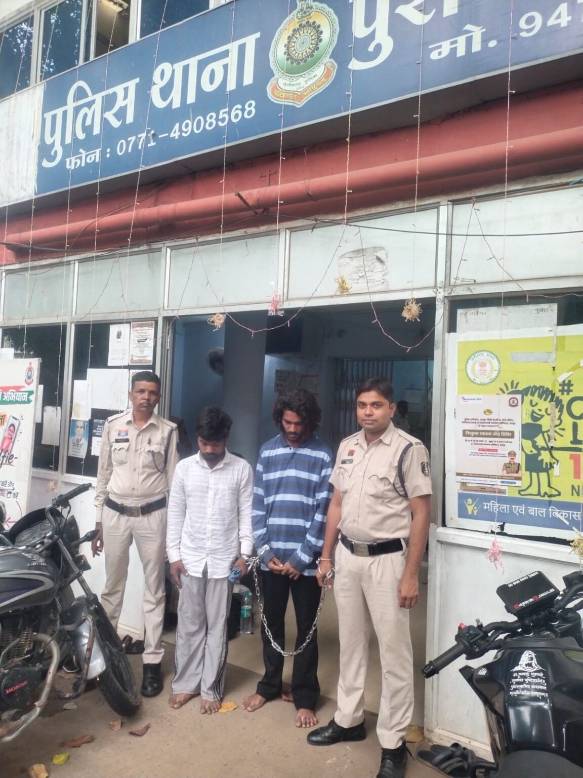 पुरानी बस्ती में शटर काटकर चोरी करने वाले दो शातिर चोर गिरफ्तार WhatsApp Image 2026 09 16 at 18.03.35