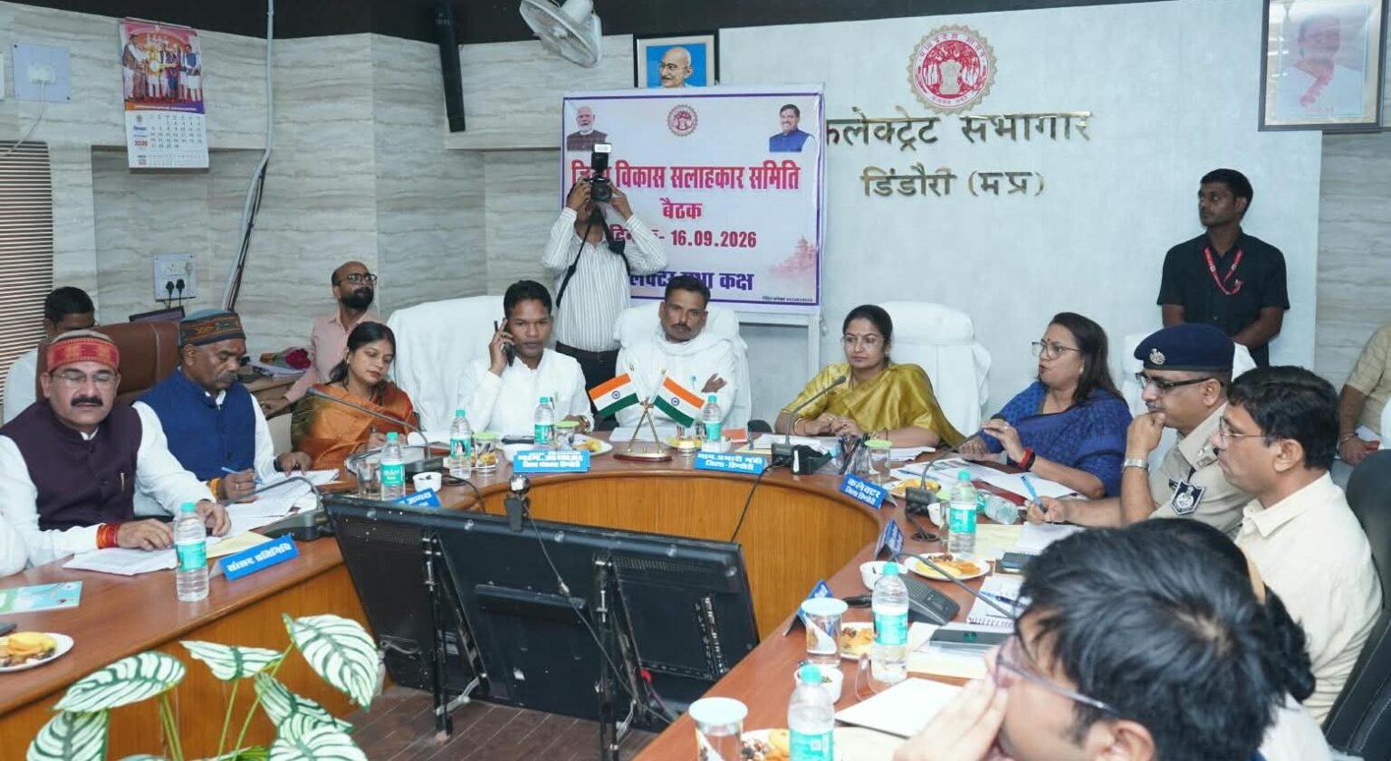 निर्माण कार्यों में गुणवत्ता से समझौता बर्दाश्त नहीं, खराब बीज की जांच कर कंपनी पर करें कार्रवाई: प्रभारी मंत्री WhatsApp Image 2026 09 16 at 20.48.04