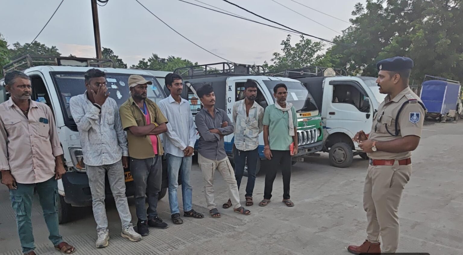 सैफी स्कूल छत्रीबाग में यातायात जागरूकता कार्यक्रम आयोजित, बच्चों को सिखाए सड़क सुरक्षा के नियम WhatsApp Image 2026 09 18 at 12.12.12 1