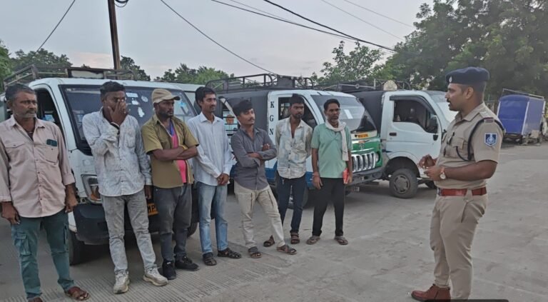 सैफी स्कूल छत्रीबाग में यातायात जागरूकता कार्यक्रम आयोजित, बच्चों को सिखाए सड़क सुरक्षा के नियम WhatsApp Image 2026 09 18 at 12.12.12 1