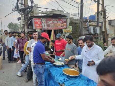 विश्वकर्मा पूजा पर हनुमंत प्रसादी वितरण समिति ने लगाया महाभंडारा WhatsApp Image 2026 09 18 at 15.20.03 1