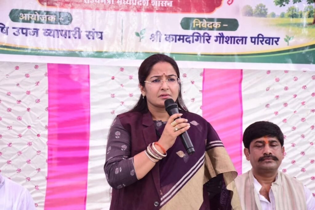 धान की फसल में पत्ती लपेटक कीट के प्रकोप से बचाव के लिए कृषि विज्ञान केंद्र की सलाह WhatsApp Image 2026 09 20 at 18.09.05